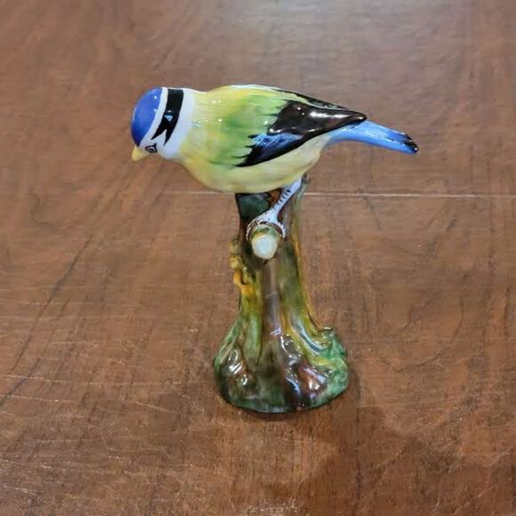 Vintage Tuscan Blue Cap Female Yellow Bird Figurine England 5.25". - Picture 14 of 16